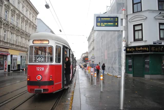 Rudolfsheim-Fünfhaus'ta Tramvay Hatlarında Sonbahar Çalışması