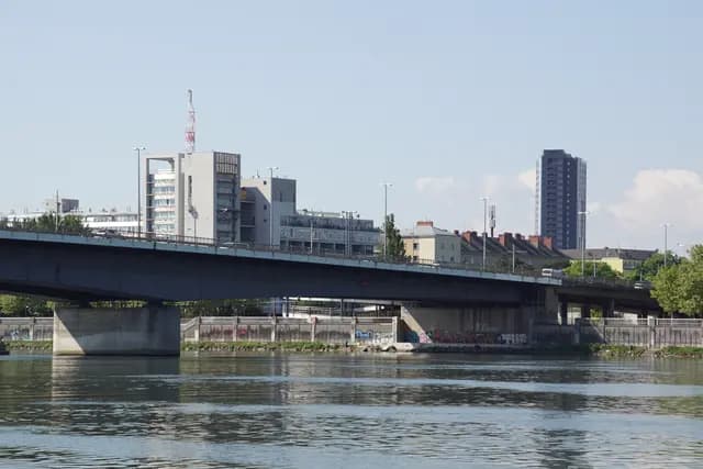 Floridsdorf Köprüsü okulların açılmasından önce tamamlanıyor